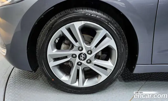 Hyundai Avante 2018 1.6 автомат (гидро), миниатюра 5 Hyundai Avante 2018 1.6 автомат (гидро), миниатюра 5