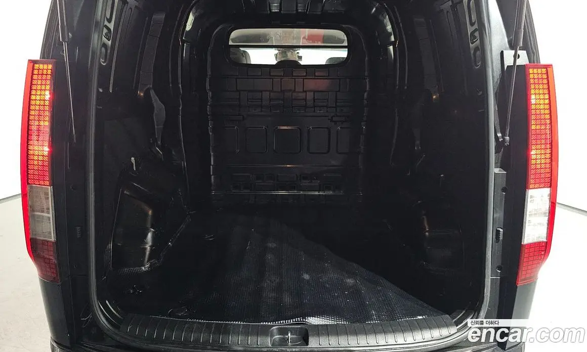 Hyundai Staria 2022 2.2 автомат (гидро), фото 15