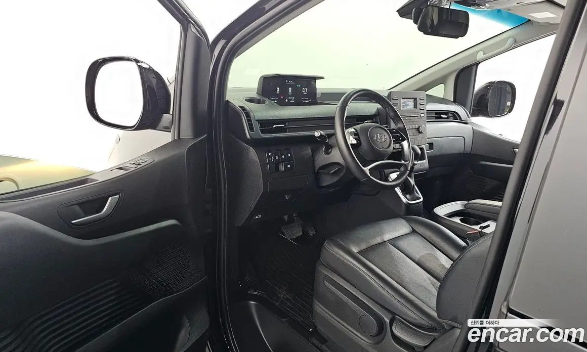 Hyundai Staria 2022 2.2 автомат (гидро), фото 10