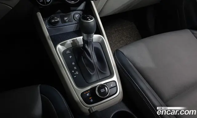 Hyundai Venue 2020 1.6 автомат (гидро), миниатюра 9