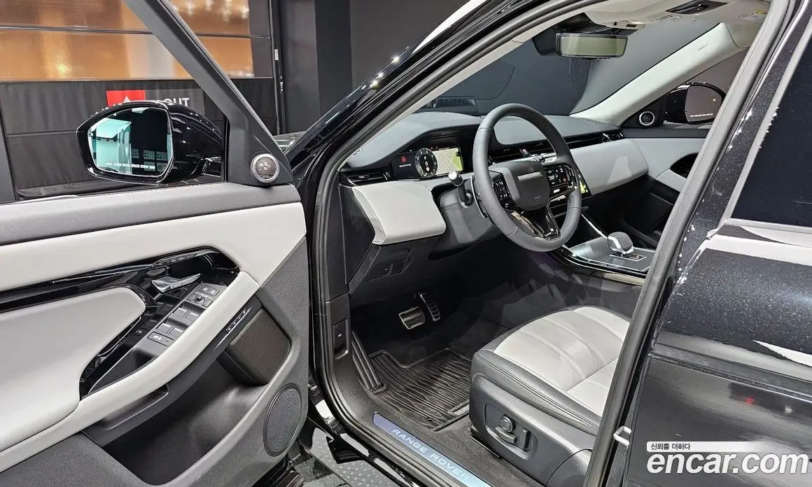 Land Rover Range Rover Evoque 2025 2.0 автомат (гидро), фото 11