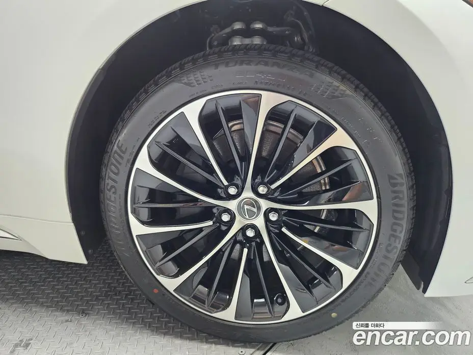 Lexus LS 2022 3.5 автомат (гидро), фото 19