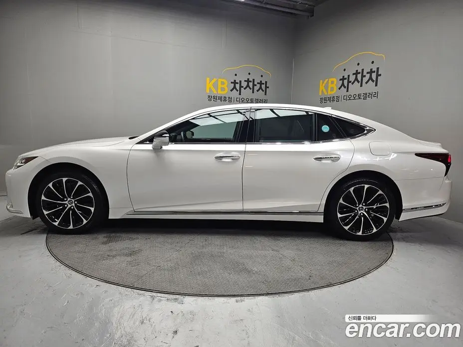 Lexus LS 2022 3.5 автомат (гидро), фото 3