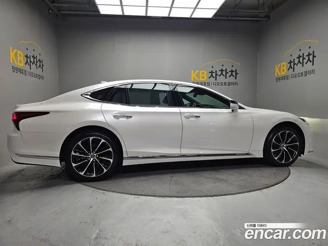 Lexus LS 2022 3.5 автомат (гидро), миниатюра 6
