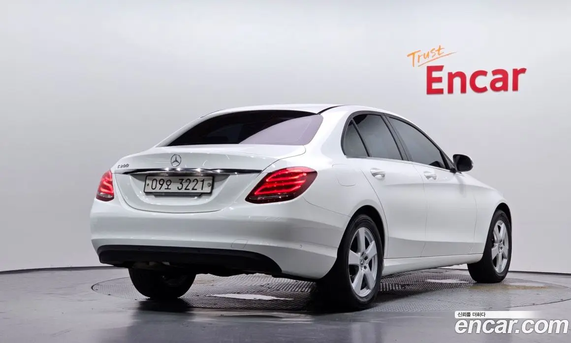 Mercedes-Benz C-Class 2017 2.0 автомат (гидро), фото 2 Mercedes-Benz C-Class 2017 2.0 автомат (гидро), фото 2