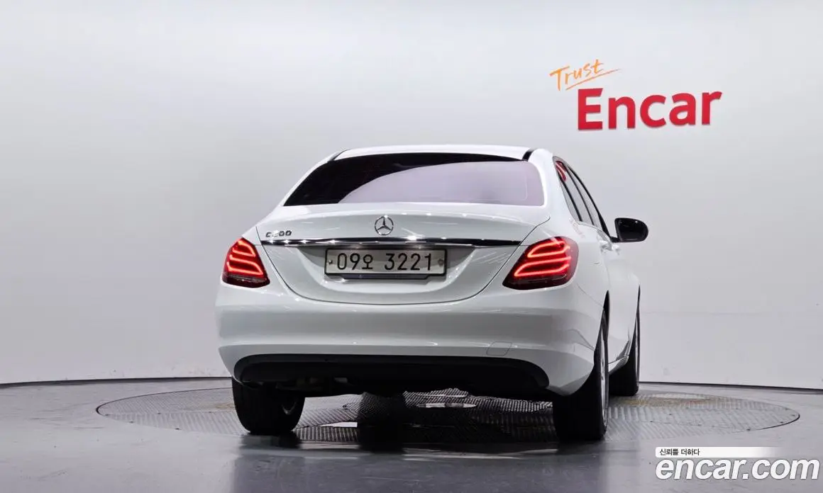 Mercedes-Benz C-Class 2017 2.0 автомат (гидро), фото 4 Mercedes-Benz C-Class 2017 2.0 автомат (гидро), фото 4