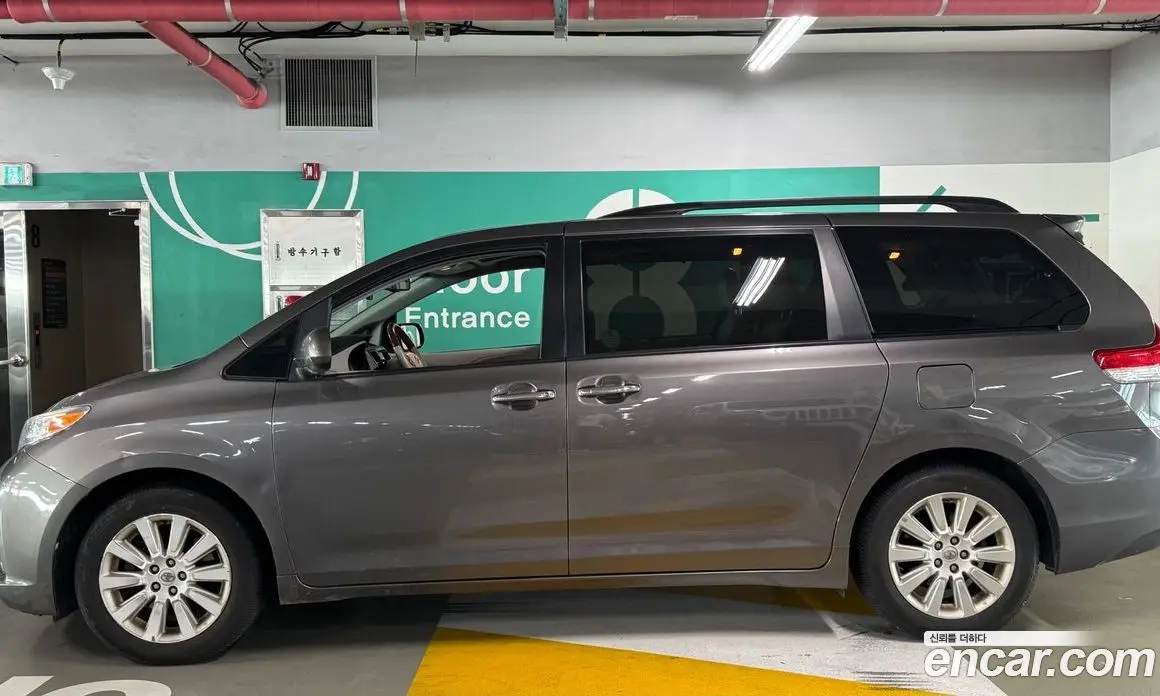 Toyota Sienna 2014 3.5 автомат (гидро), фото 16 Toyota Sienna 2014 3.5 автомат (гидро), фото 16