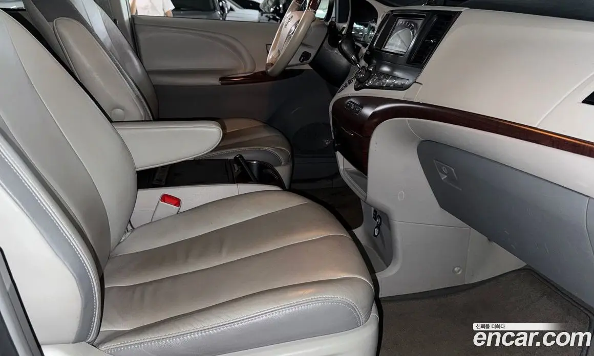 Toyota Sienna 2014 3.5 автомат (гидро), фото 9 Toyota Sienna 2014 3.5 автомат (гидро), фото 9