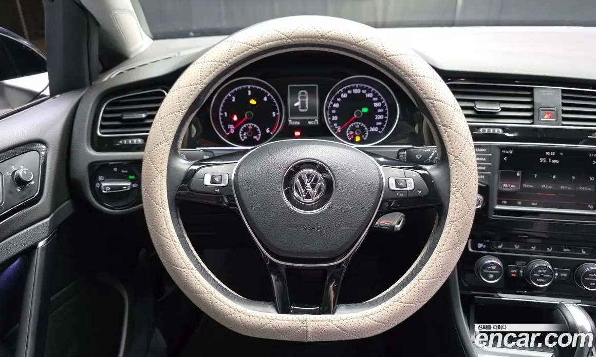 Volkswagen Golf 2016 2.0 автомат (гидро), фото 13