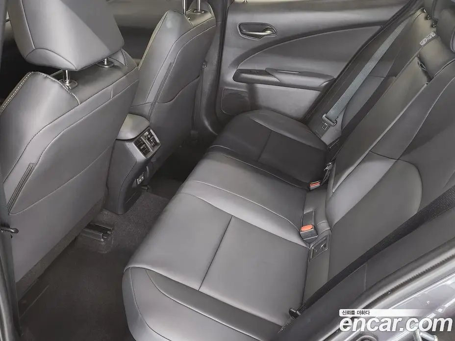 Lexus UX 2025 2.0 автомат (вариатор), фото 11 Lexus UX 2025 2.0 автомат (вариатор), фото 11