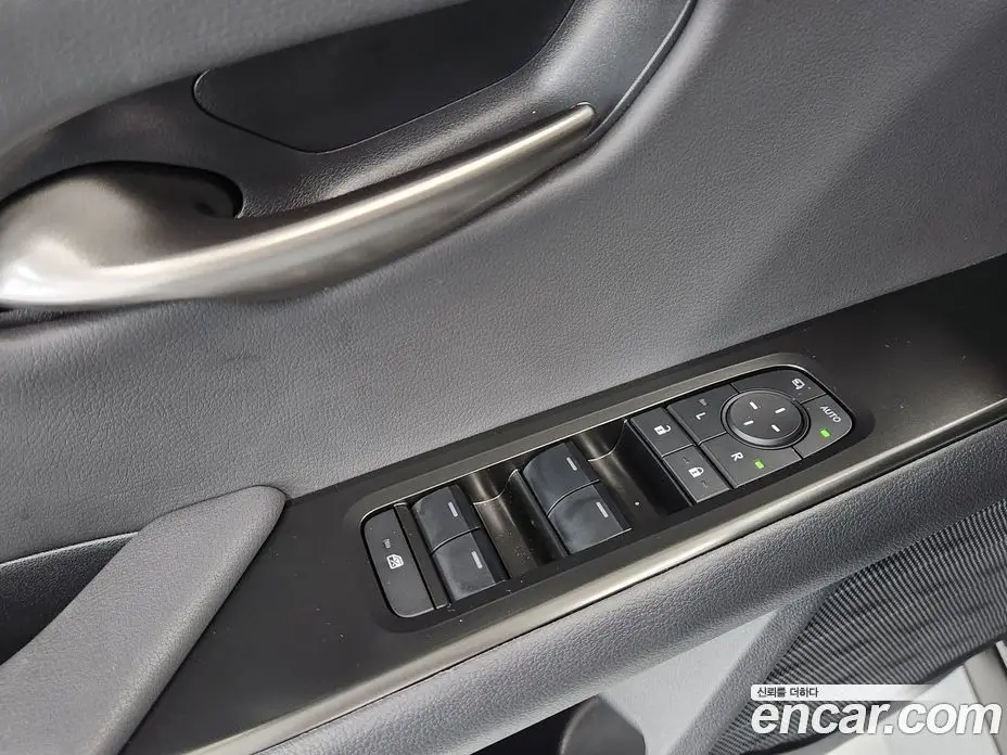 Lexus UX 2025 2.0 автомат (вариатор), фото 12 Lexus UX 2025 2.0 автомат (вариатор), фото 12