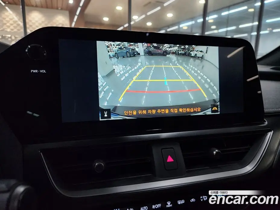 Lexus UX 2025 2.0 автомат (вариатор), фото 16 Lexus UX 2025 2.0 автомат (вариатор), фото 16