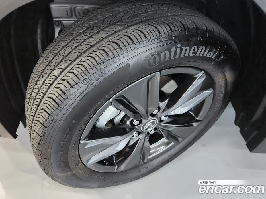 Lexus UX 2025 2.0 автомат (вариатор), фото 5 Lexus UX 2025 2.0 автомат (вариатор), фото 5