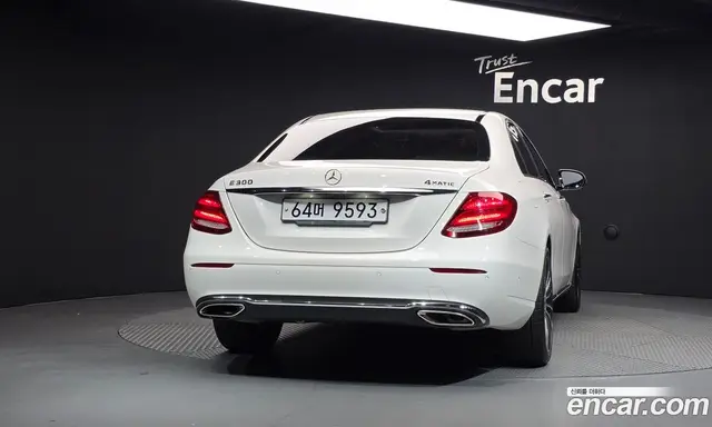Mercedes-Benz E-Class 2017 2.0 автомат (гидро), миниатюра 4 Mercedes-Benz E-Class 2017 2.0 автомат (гидро), миниатюра 4