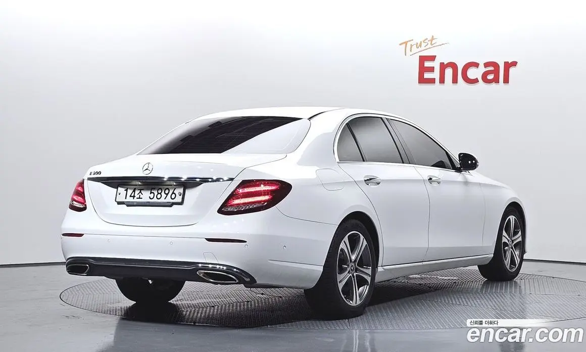 Mercedes-Benz E-Class 2018 2.0 автомат (гидро), фото 2
