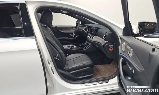 Mercedes-Benz E-Class 2018 2.0 автомат (гидро), миниатюра 11