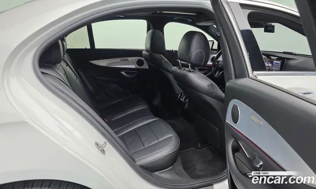Mercedes-Benz E-Class 2019 2.0 автомат (гидро), миниатюра 12