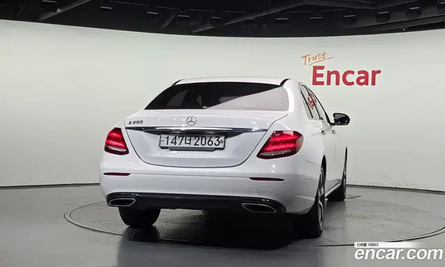 Mercedes-Benz E-Class 2019 2.0 автомат (гидро), миниатюра 4