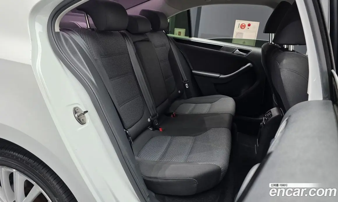 Volkswagen Jetta 2014 1.6 автомат (гидро), фото 12 Volkswagen Jetta 2014 1.6 автомат (гидро), фото 12