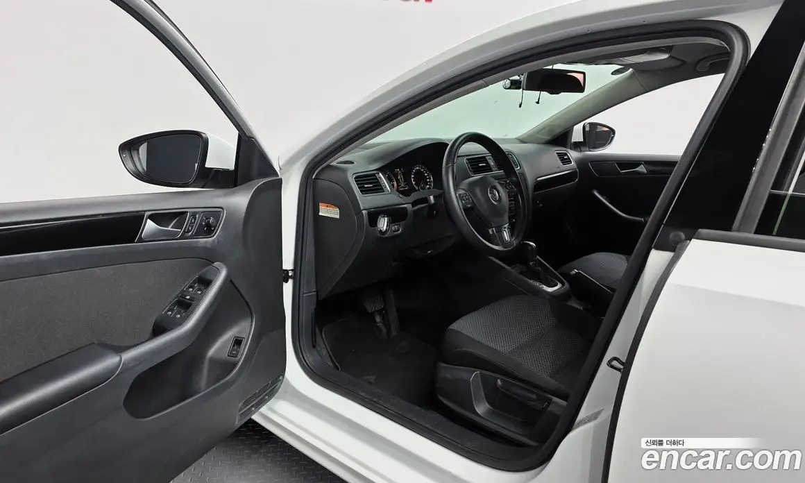 Volkswagen Jetta 2014 1.6 автомат (гидро), фото 10 Volkswagen Jetta 2014 1.6 автомат (гидро), фото 10