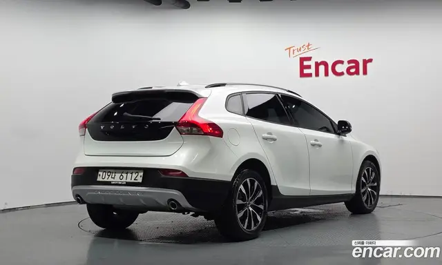 Volvo V40 2019 2.0 автомат (гидро), миниатюра 2 Volvo V40 2019 2.0 автомат (гидро), миниатюра 2