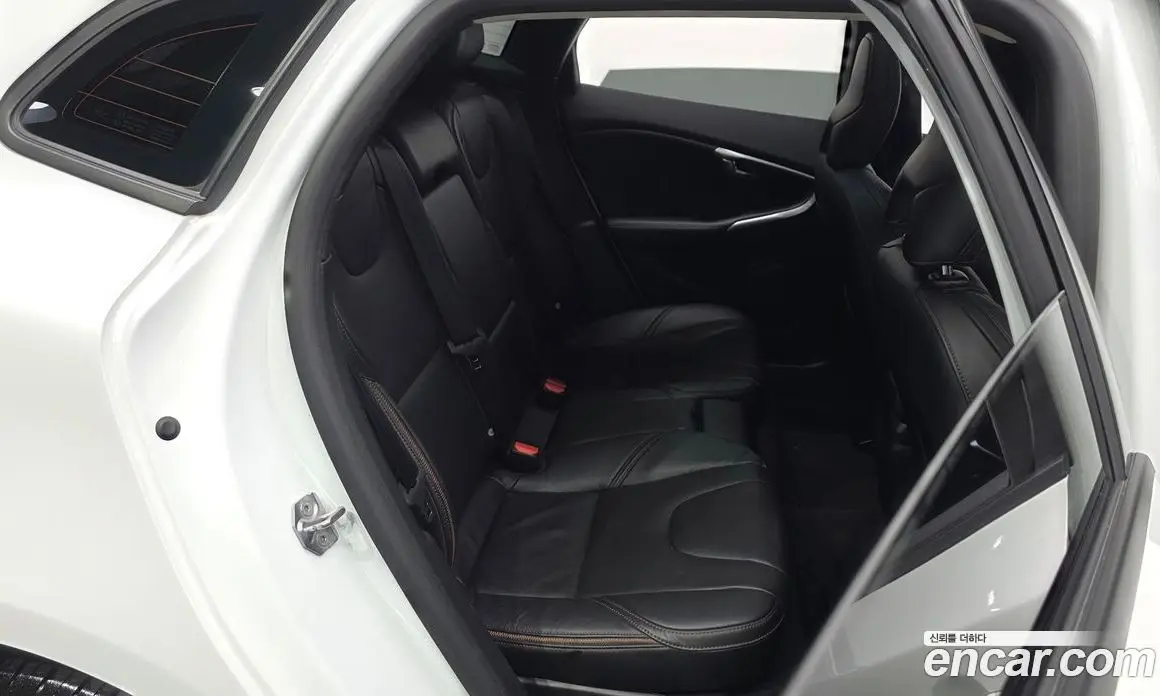 Volvo V40 2019 2.0 автомат (гидро), фото 11 Volvo V40 2019 2.0 автомат (гидро), фото 11