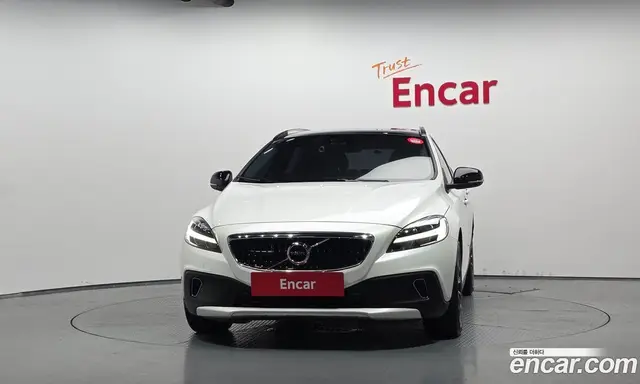 Volvo V40 2019 2.0 автомат (гидро), миниатюра 3 Volvo V40 2019 2.0 автомат (гидро), миниатюра 3