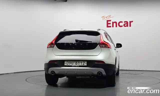 Volvo V40 2019 2.0 автомат (гидро), миниатюра 4 Volvo V40 2019 2.0 автомат (гидро), миниатюра 4