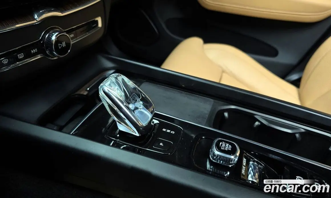 Volvo XC60 2021 2.0 автомат (гидро), фото 9 Volvo XC60 2021 2.0 автомат (гидро), фото 9