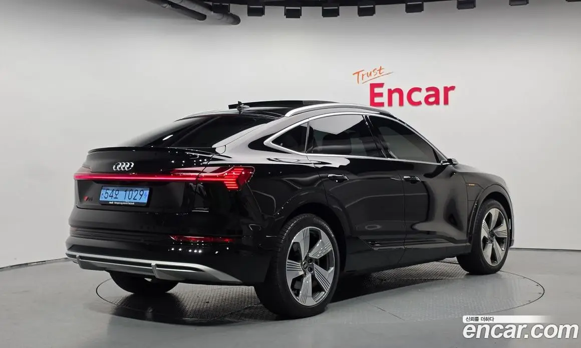 Audi e-tron 2023 0.2 автомат (гидро), фото 2 Audi e-tron 2023 0.2 автомат (гидро), фото 2