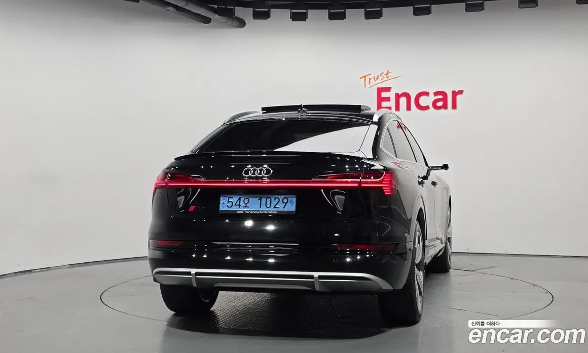 Audi e-tron 2023 0.2 автомат (гидро), фото 4 Audi e-tron 2023 0.2 автомат (гидро), фото 4