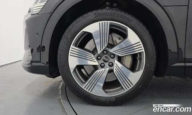 Audi e-tron 2023 0.2 автомат (гидро), миниатюра 5 Audi e-tron 2023 0.2 автомат (гидро), миниатюра 5