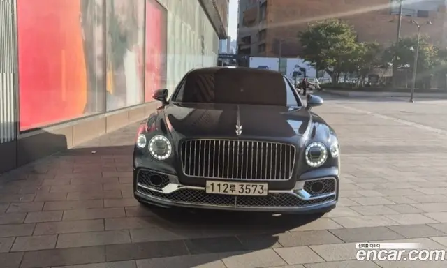 Bentley Flying Spur, 2022, 1 027 км