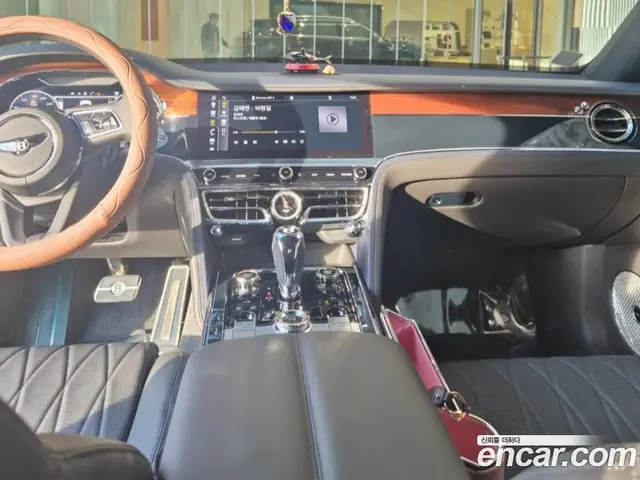 Bentley Flying Spur 2022 4.0 автомат (гидро), миниатюра 12