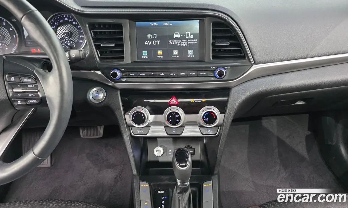 Hyundai Avante 2018 1.6 автомат (гидро), фото 14