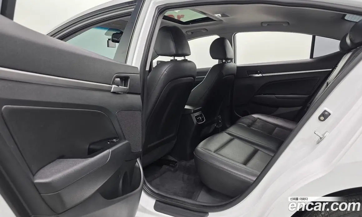 Hyundai Avante 2018 1.6 автомат (гидро), фото 17