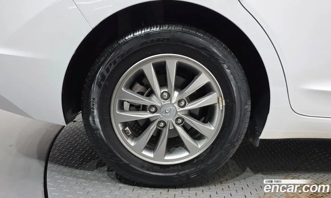 Hyundai Avante 2018 1.6 автомат (гидро), фото 5