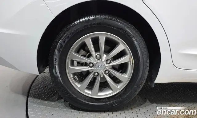 Hyundai Avante 2018 1.6 автомат (гидро), миниатюра 5