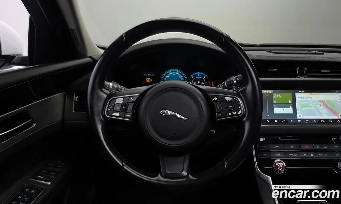 Jaguar XF 2016 2.0 автомат (гидро), фото 13