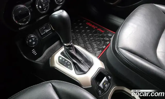 Jeep Renegade 2016 2.0 автомат (гидро), миниатюра 9
