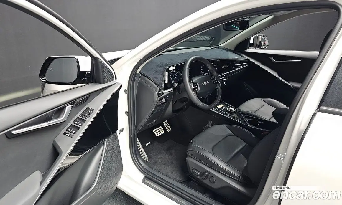 Kia Niro 2025 0.2 автомат (гидро), фото 10 Kia Niro 2025 0.2 автомат (гидро), фото 10