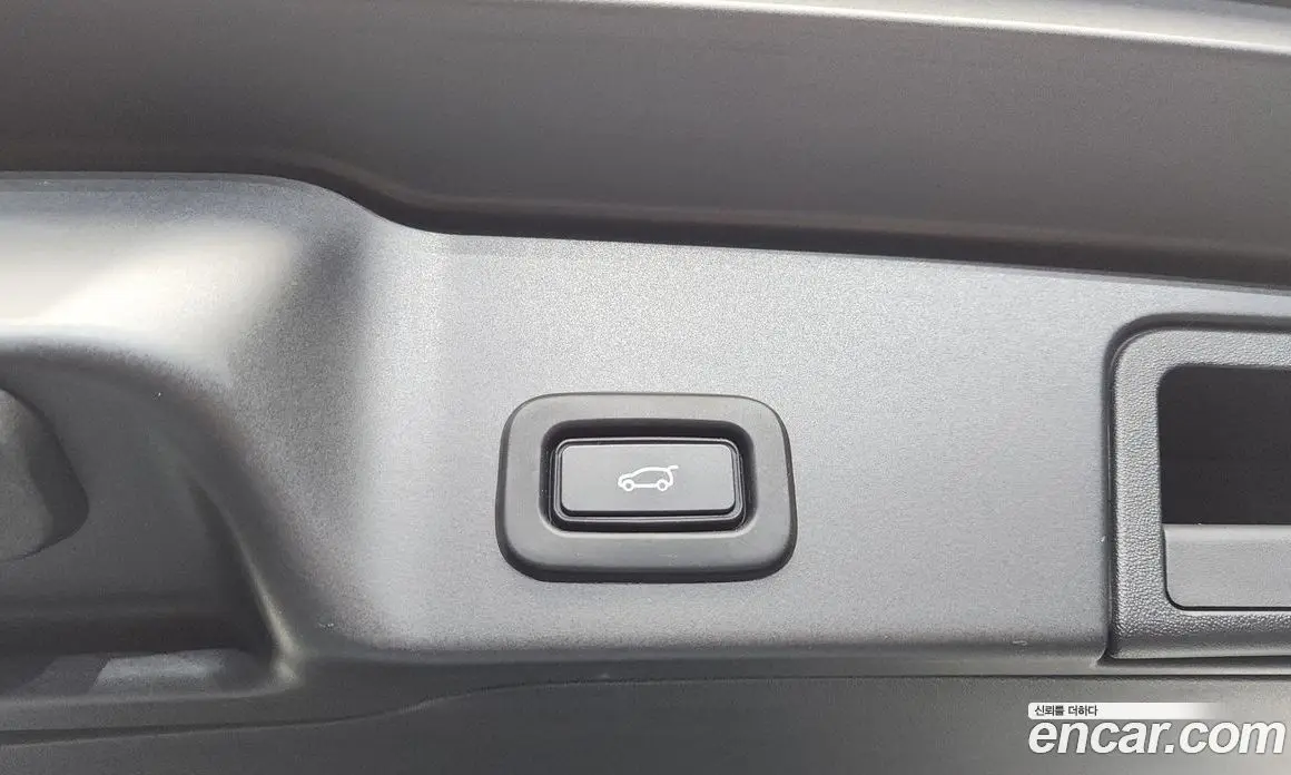 Land Rover Range Rover Evoque 2019 2.0 автомат (гидро), фото 19 Land Rover Range Rover Evoque 2019 2.0 автомат (гидро), фото 19