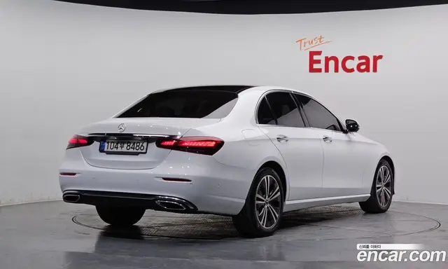 Mercedes-Benz E-Class 2022 2.0 автомат (гидро), миниатюра 2
