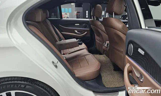 Mercedes-Benz E-Class 2022 2.0 автомат (гидро), миниатюра 12