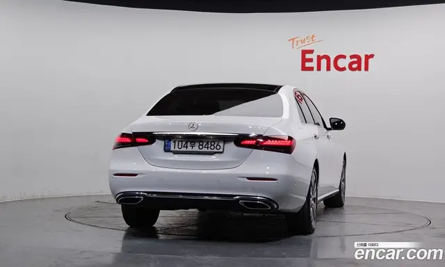 Mercedes-Benz E-Class 2022 2.0 автомат (гидро), миниатюра 4