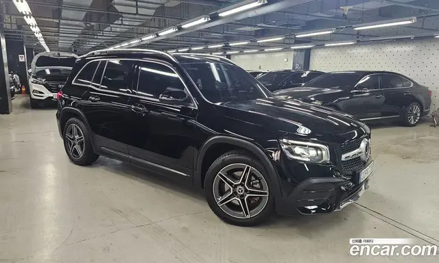 Mercedes-Benz GLB-Class 2023 2.0 автомат (гидро), миниатюра 2