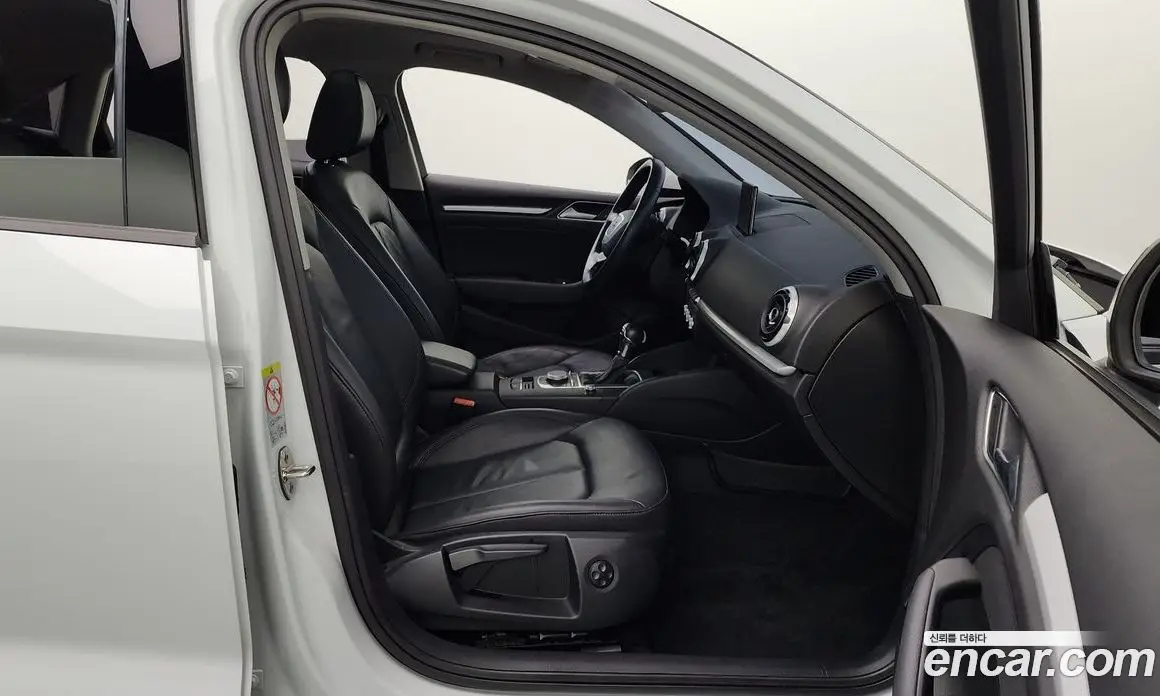 Audi A3 2015 1.6 автомат (гидро), фото 11