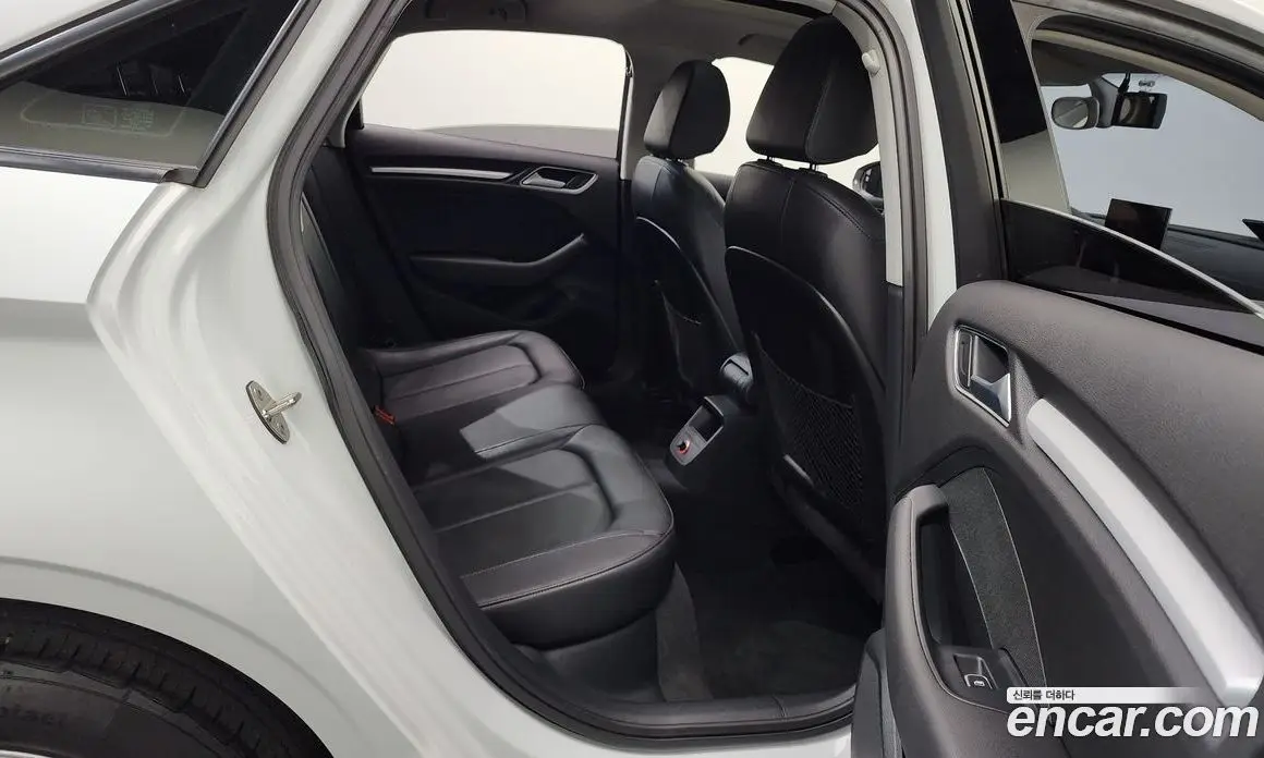 Audi A3 2015 1.6 автомат (гидро), фото 12