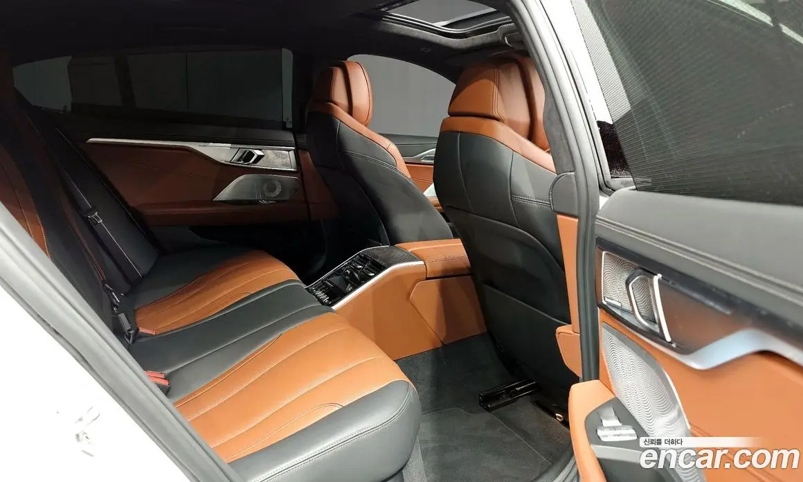 BMW 8 серия 2025 4.4 автомат (гидро), фото 11