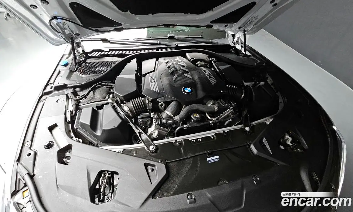 BMW 8 серия 2025 4.4 автомат (гидро), фото 6
